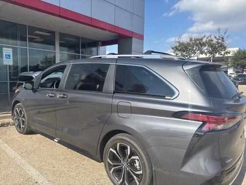 2025 Toyota Sienna Platinum
