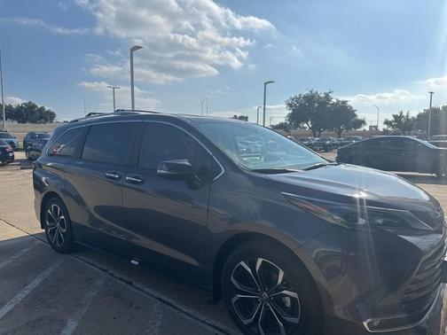 2025 Toyota Sienna Platinum