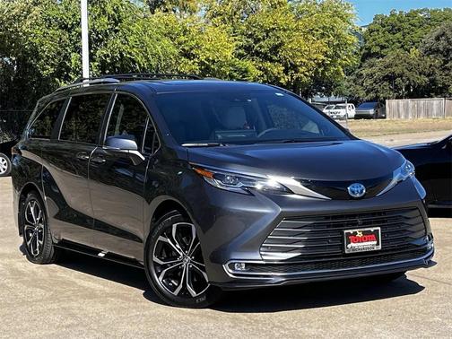 2025 Toyota Sienna Platinum