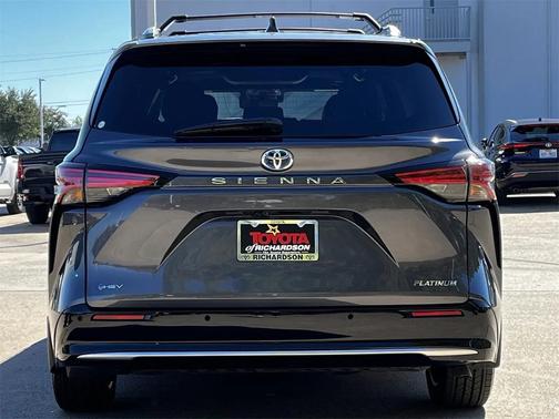 2025 Toyota Sienna Platinum