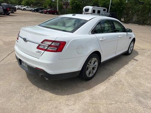 2018 Ford Taurus SEL