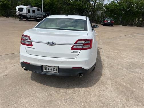 2018 Ford Taurus SEL