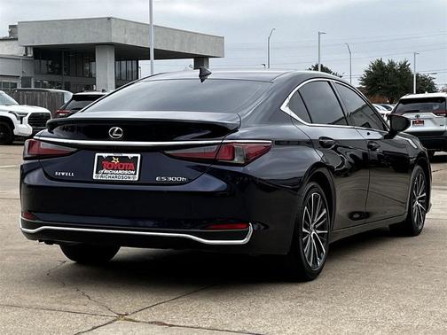 2025 Lexus ES 300h Premium