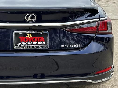 2025 Lexus ES 300h Premium