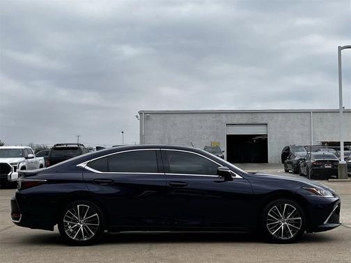2025 Lexus ES 300h Premium