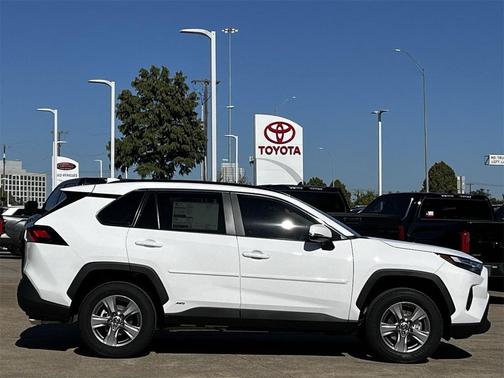 2025 Toyota RAV4 Hybrid XLE