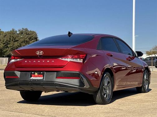 2024 Hyundai ELANTRA SEL