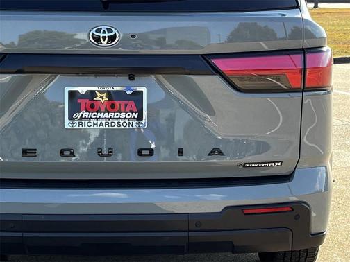 2025 Toyota Sequoia SR5