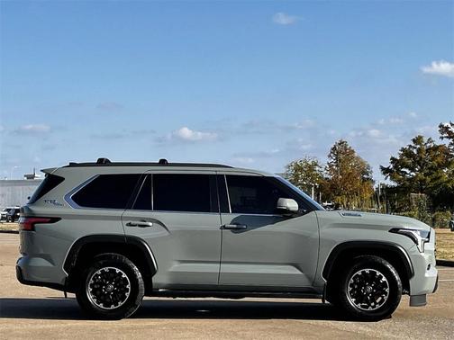 2025 Toyota Sequoia SR5