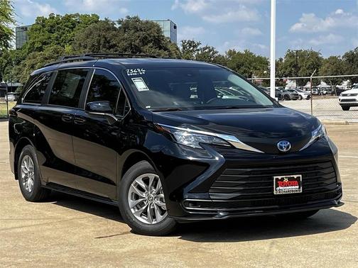 2025 Toyota Sienna LE
