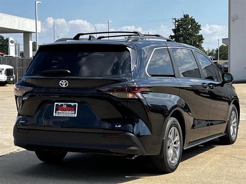 2025 Toyota Sienna LE