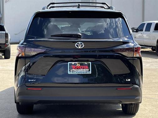 2025 Toyota Sienna LE