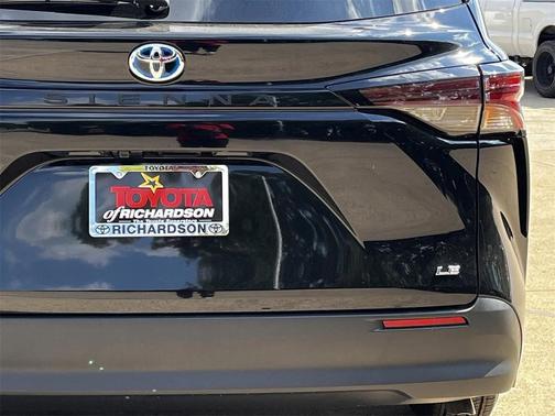 2025 Toyota Sienna LE
