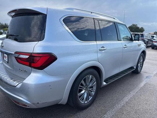 2022 INFINITI QX80 Luxe