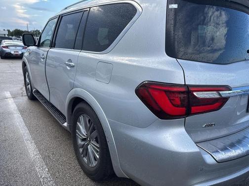 2022 INFINITI QX80 Luxe