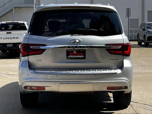 2022 INFINITI QX80 Luxe