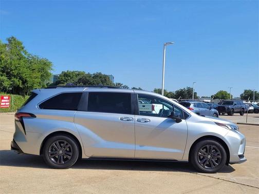 2024 Toyota Sienna XSE 7 Passenger