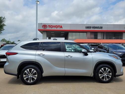 2023 Toyota Highlander Hybrid XLE