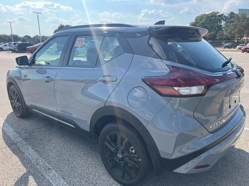 2023 Nissan Kicks SR