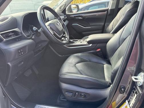 2022 Toyota Highlander Hybrid Limited