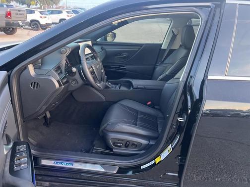 2024 Lexus ES 300h Luxury