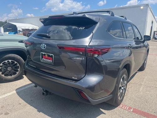 2024 Toyota Highlander Hybrid XLE