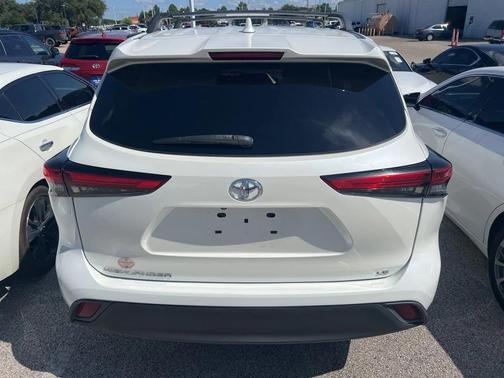 2021 Toyota Highlander LE
