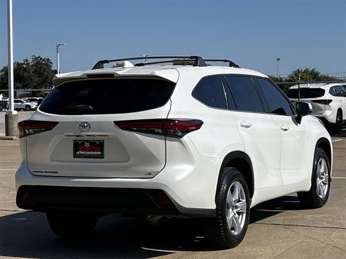 2021 Toyota Highlander LE