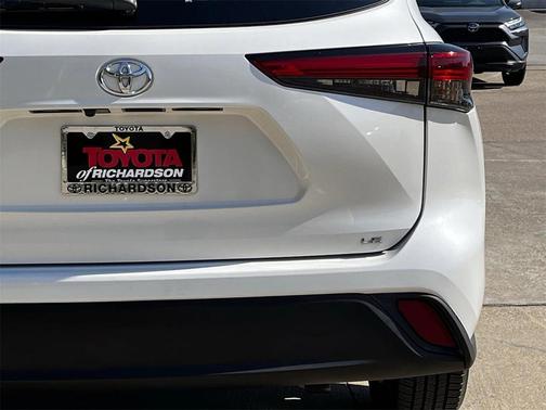 2021 Toyota Highlander LE