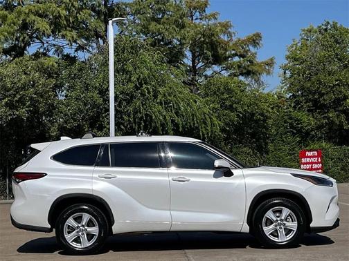 2021 Toyota Highlander LE