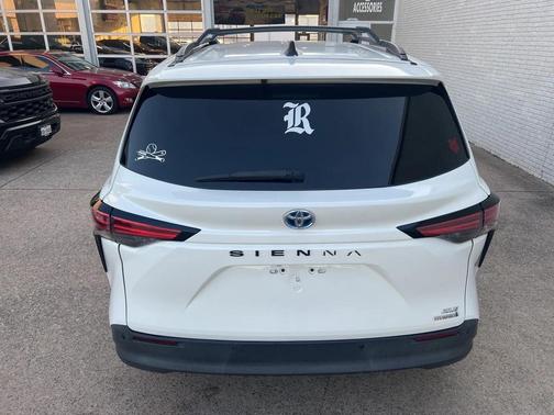 2021 Toyota Sienna XLE 8 Passenger