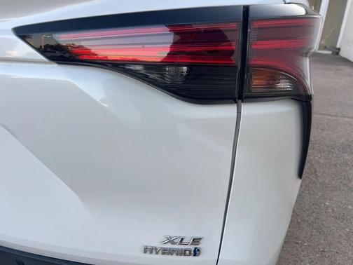 2021 Toyota Sienna XLE 8 Passenger