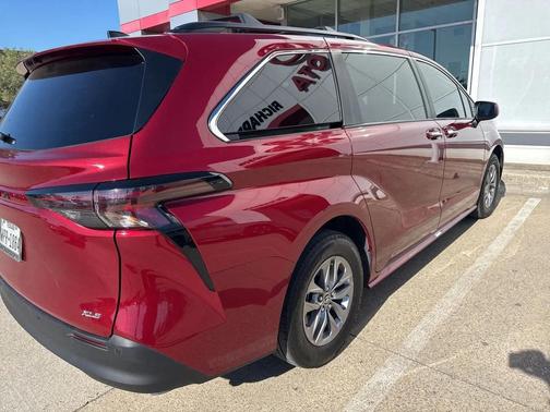 2025 Toyota Sienna XLE