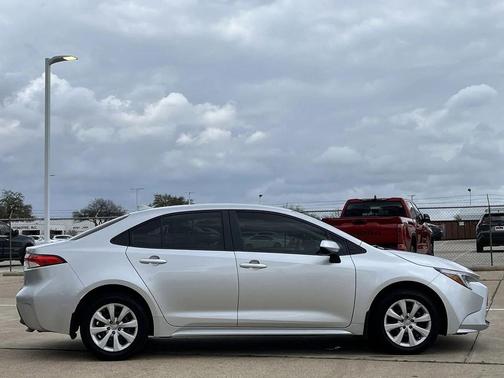 2025 Toyota Corolla Hybrid LE