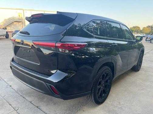 2022 Toyota Highlander L