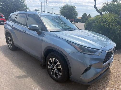 Moon Dust 2021 Toyota Highlander XLE