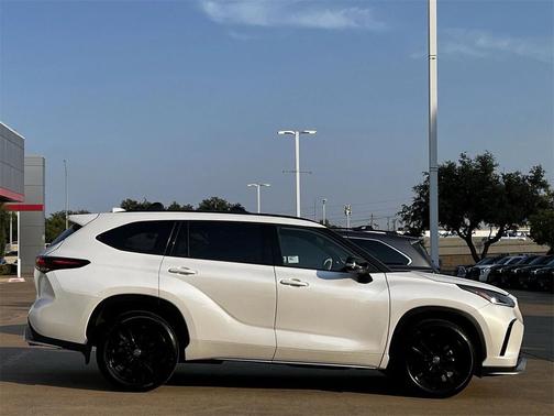 2025 Toyota Highlander XSE