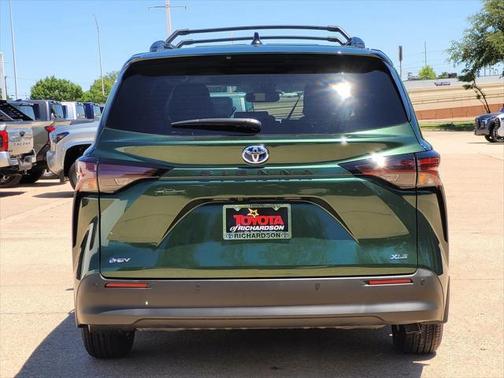 2025 Toyota Sienna XLE 8 Passenger