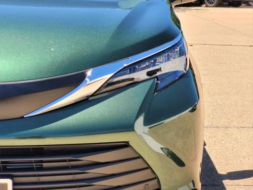 2025 Toyota Sienna XLE 8 Passenger
