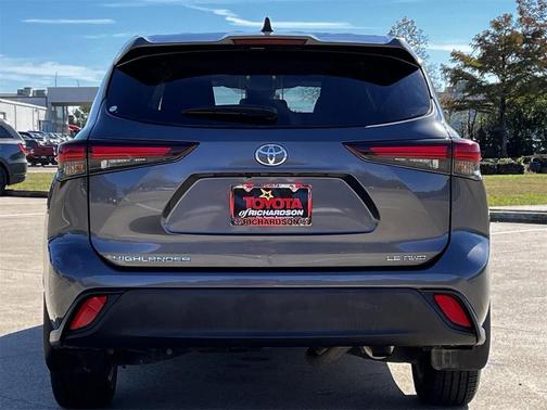2024 Toyota Highlander LE
