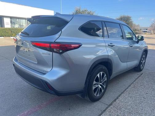 2023 Toyota Highlander Hybrid XLE
