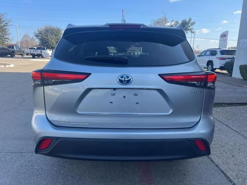 2023 Toyota Highlander Hybrid XLE