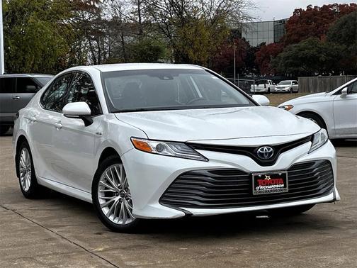 2020 Toyota Camry Hybrid XLE