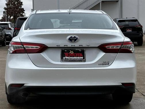 2020 Toyota Camry Hybrid XLE