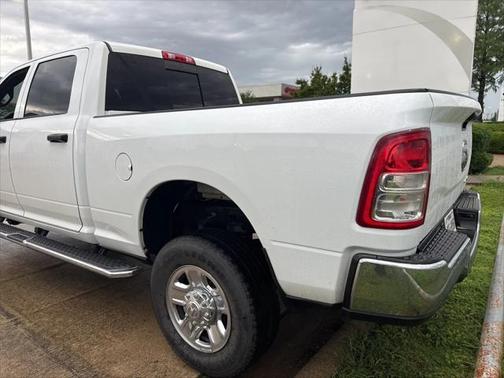 2022 RAM 2500 Tradesman Crew Cab 4x4 6'4' Box