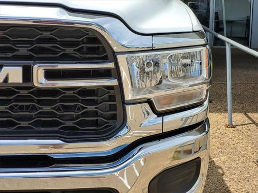 2022 RAM 2500 Tradesman Crew Cab 4x4 6'4' Box