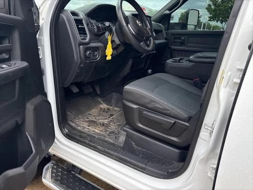 2022 RAM 2500 Tradesman Crew Cab 4x4 6'4' Box