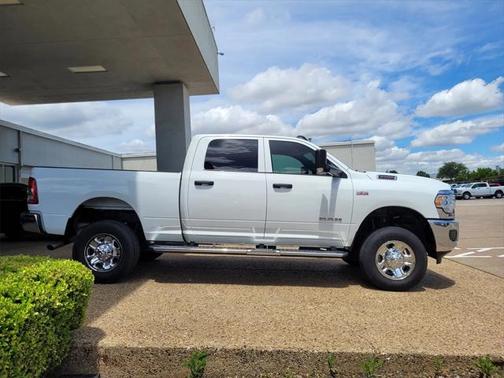 2022 RAM 2500 Tradesman Crew Cab 4x4 6'4' Box