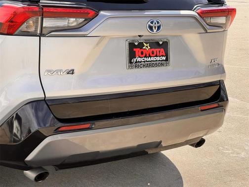 2019 Toyota RAV4 Hybrid SE