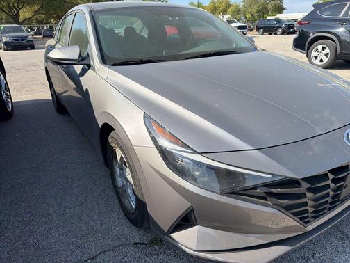 2023 Hyundai ELANTRA SE